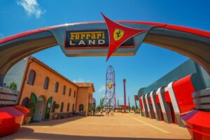 hotel cerca ferrari land